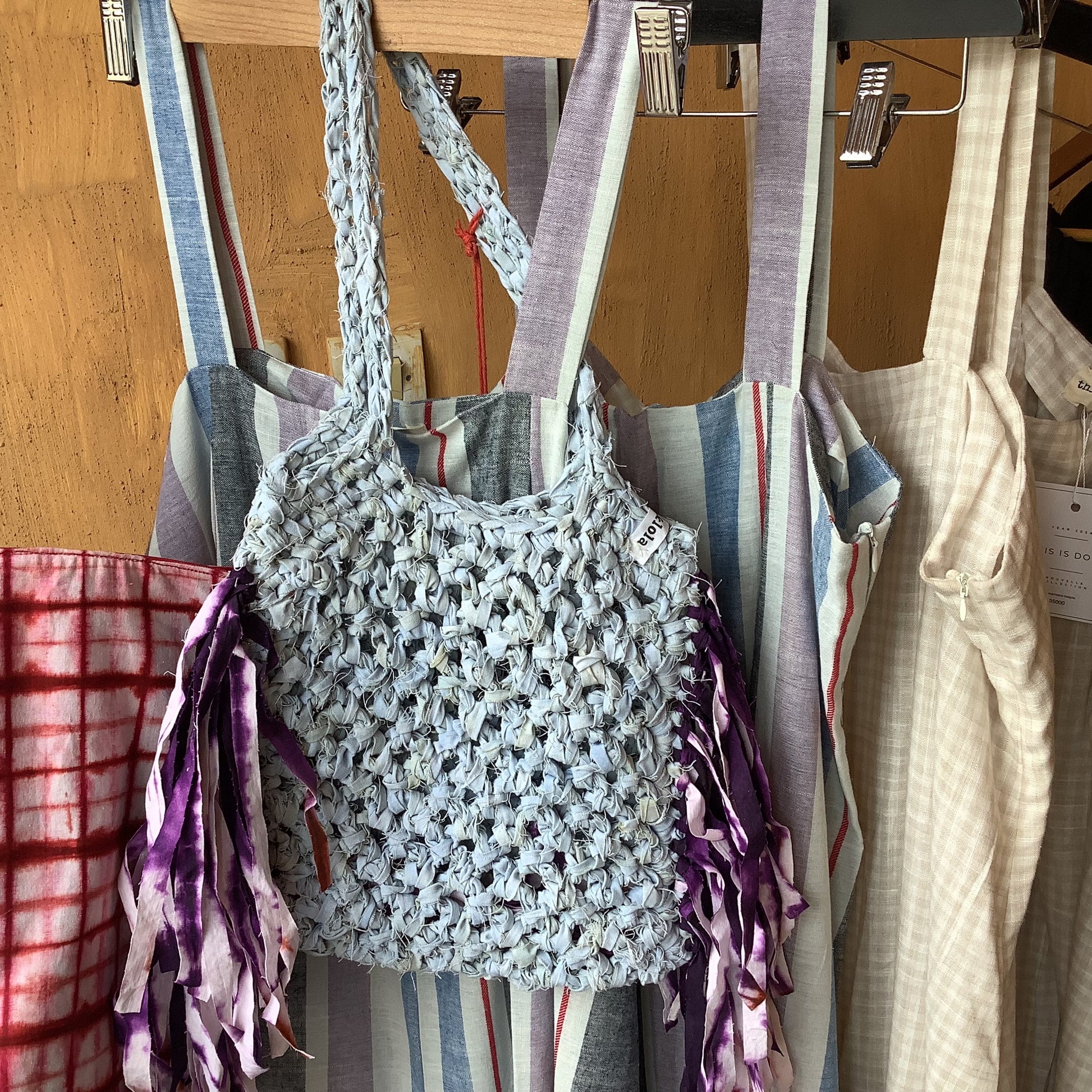 SAC BLEU CLAIRE À FRANGE VIOLET - COCOLOLA