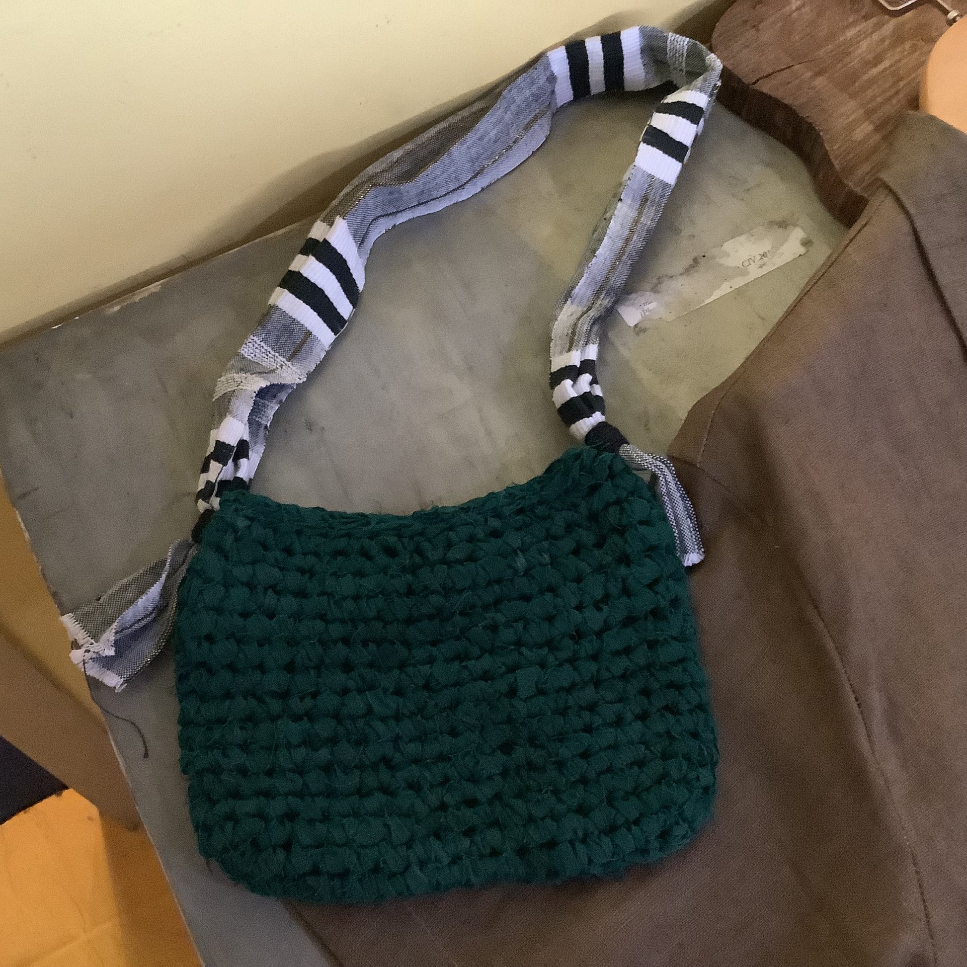 PETIT SAC VERT LANIERE EN LIN GRIS - COCOLOLA
